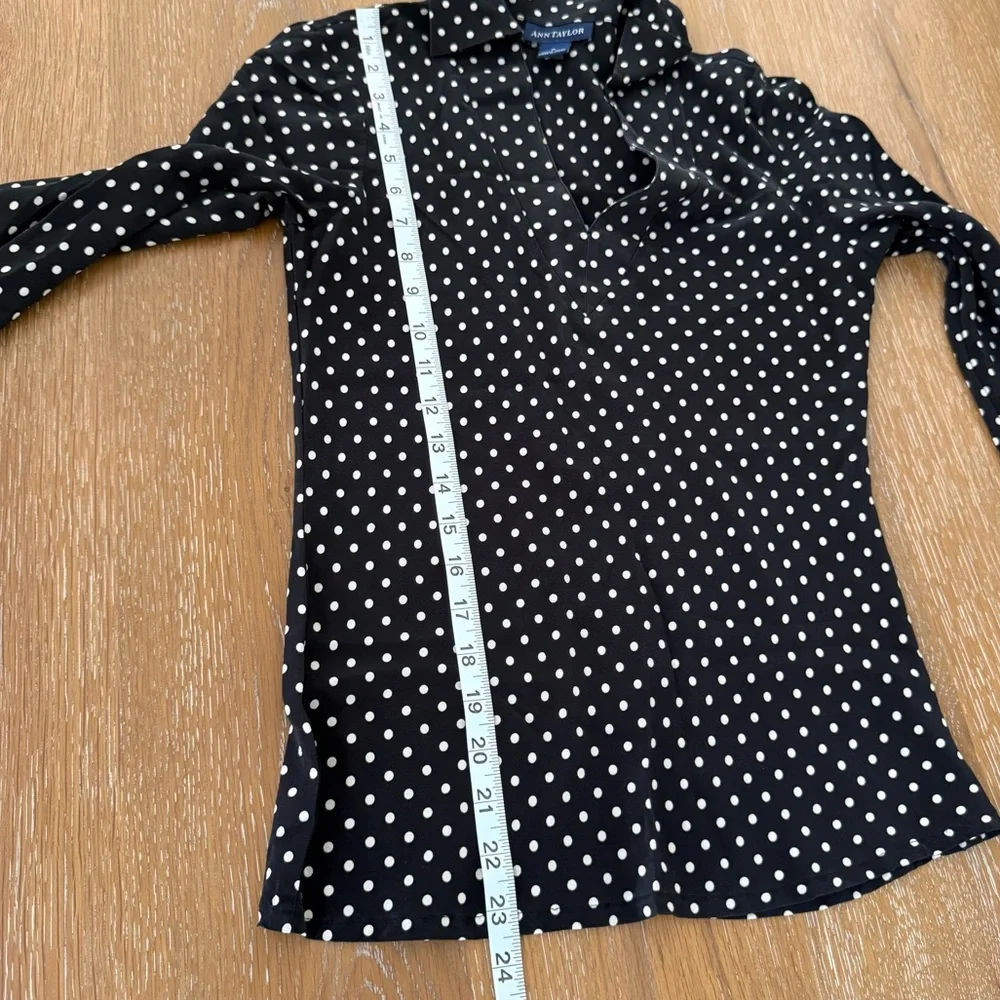 Ann Taylor Silk Black Polka Dot V-Neck Long Sleeves Blouse size 0